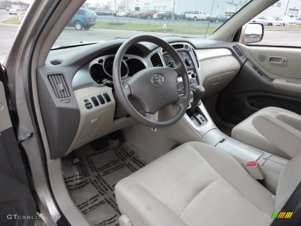 Ivory Interior 2004 Toyota Highlander I4 Photo #58901676