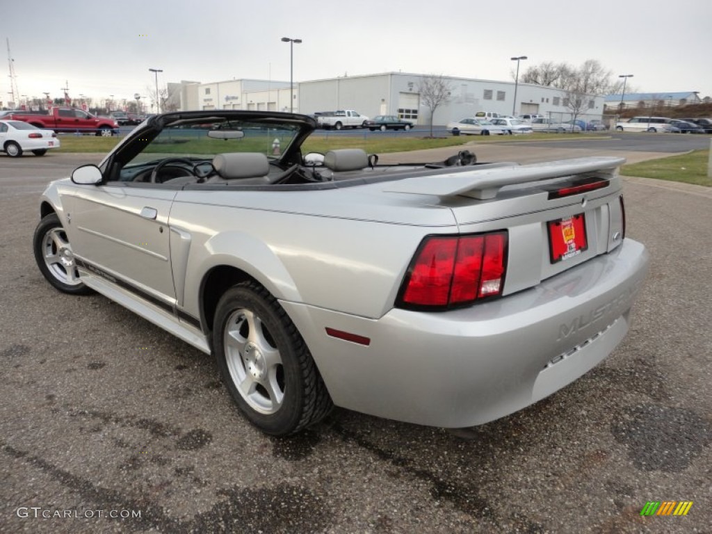 2003 Mustang V6 Convertible - Silver Metallic / Medium Graphite photo #10