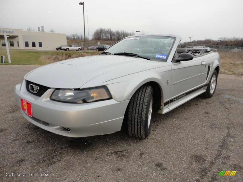 2003 Mustang V6 Convertible - Silver Metallic / Medium Graphite photo #11