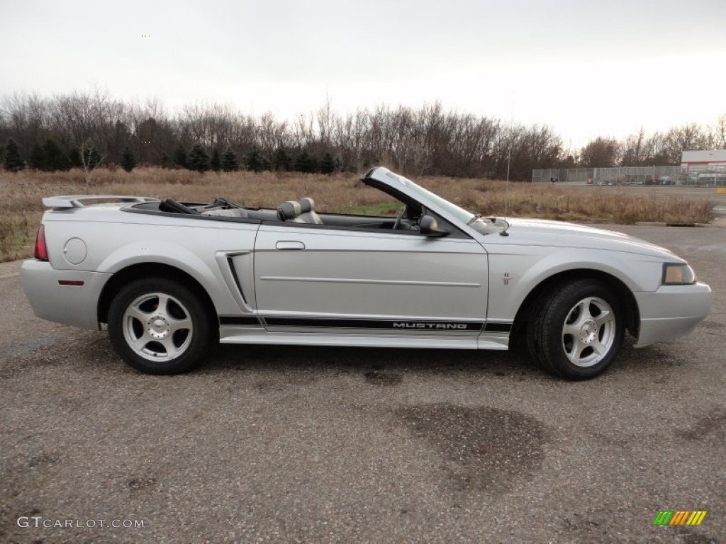 2003 Mustang V6 Convertible - Silver Metallic / Medium Graphite photo #16