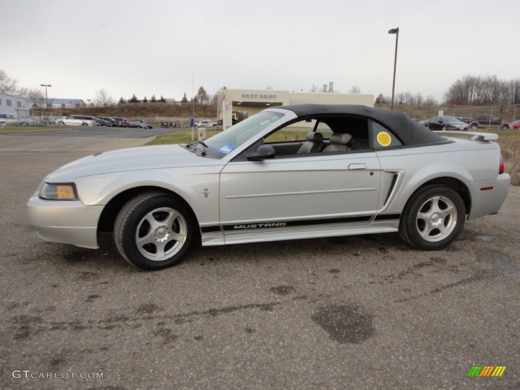 2003 Mustang V6 Convertible - Silver Metallic / Medium Graphite photo #29