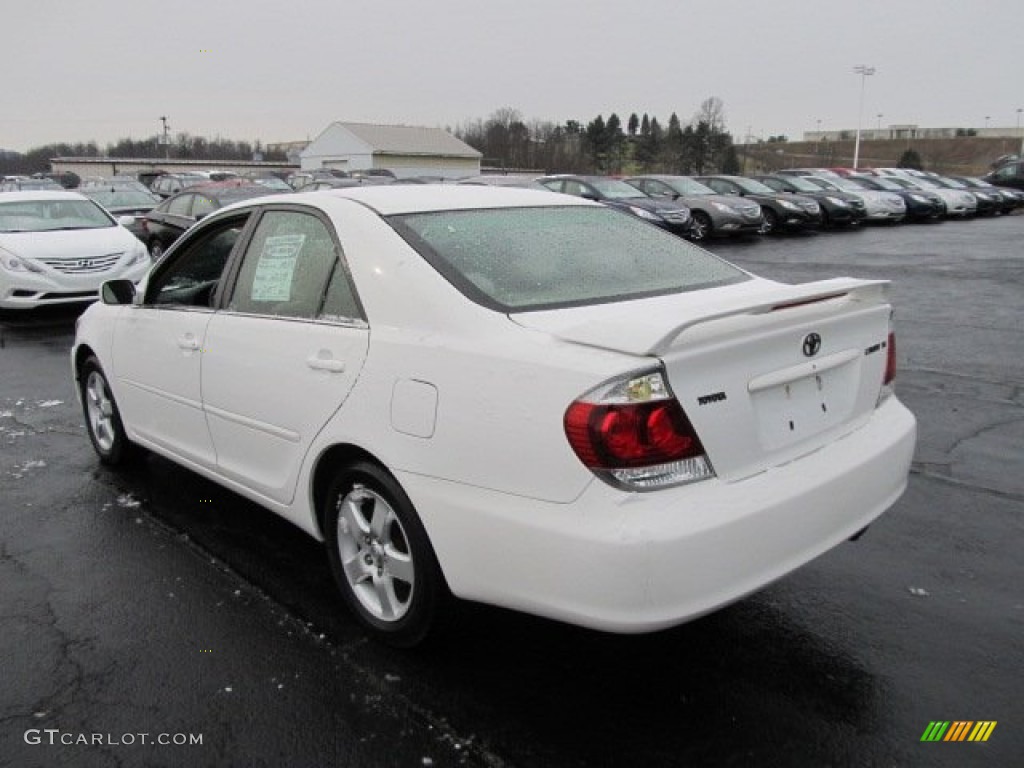 2005 Camry SE - Super White / Taupe photo #8