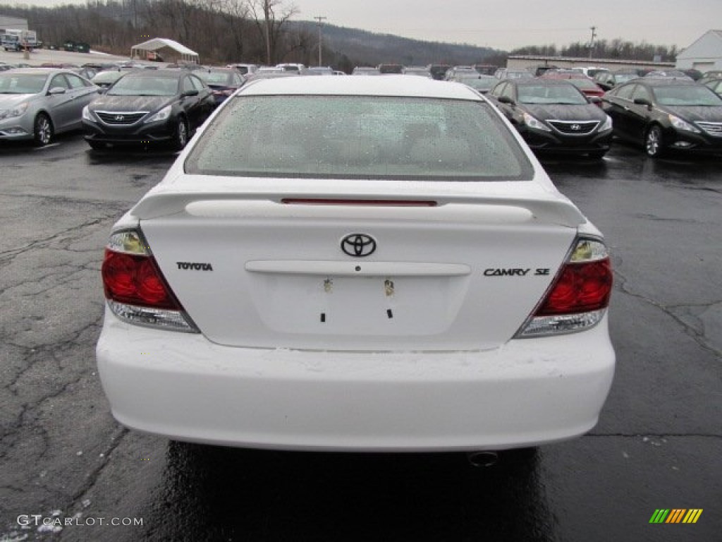 2005 Camry SE - Super White / Taupe photo #9