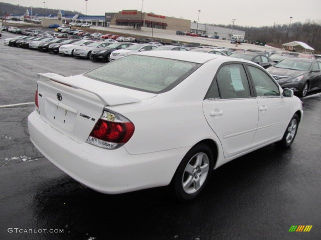 2005 Camry SE - Super White / Taupe photo #10