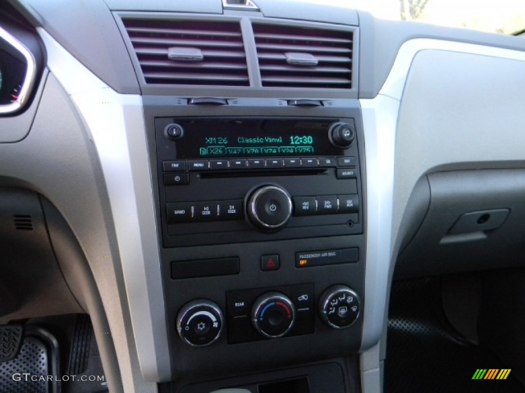 2012 Chevrolet Traverse LS Controls Photo #58905421