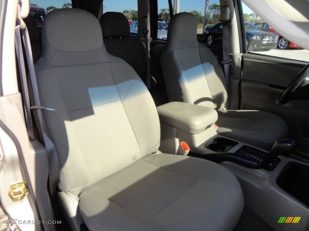 2004 Grand Cherokee Laredo - Light Pewter Metallic / Taupe photo #13