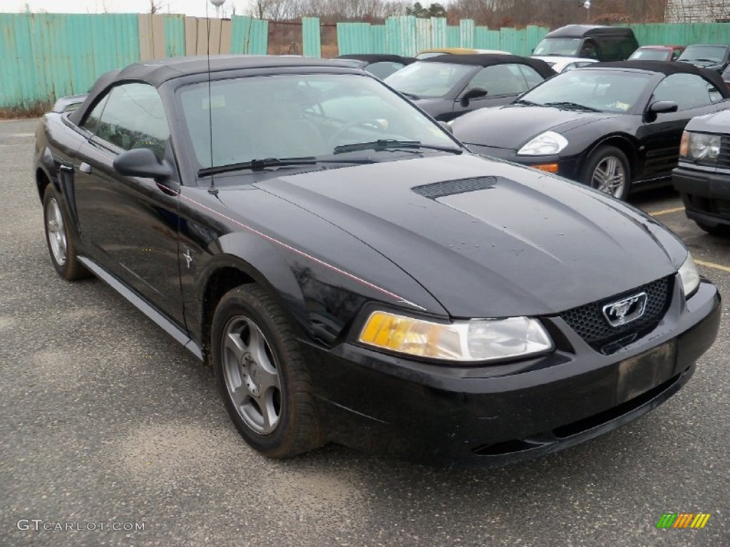 2000 Mustang V6 Convertible - Black / Dark Charcoal photo #2
