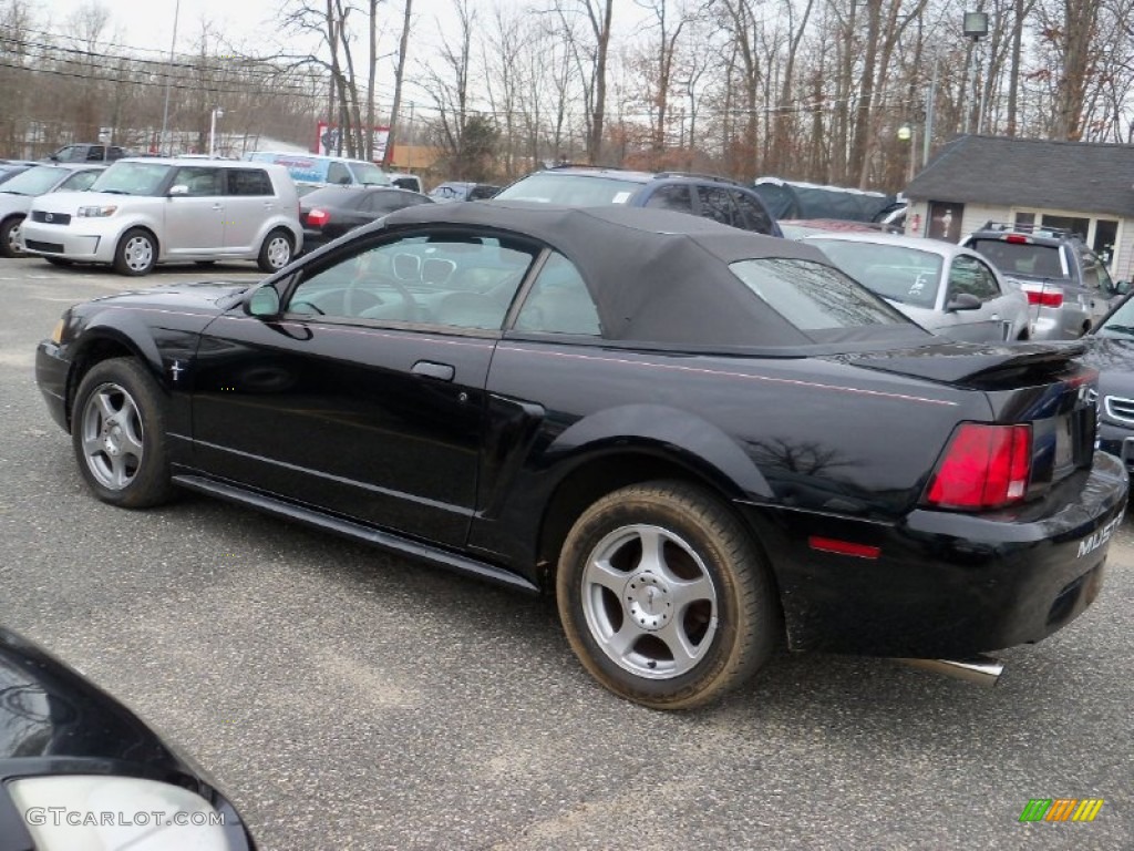 2000 Mustang V6 Convertible - Black / Dark Charcoal photo #3
