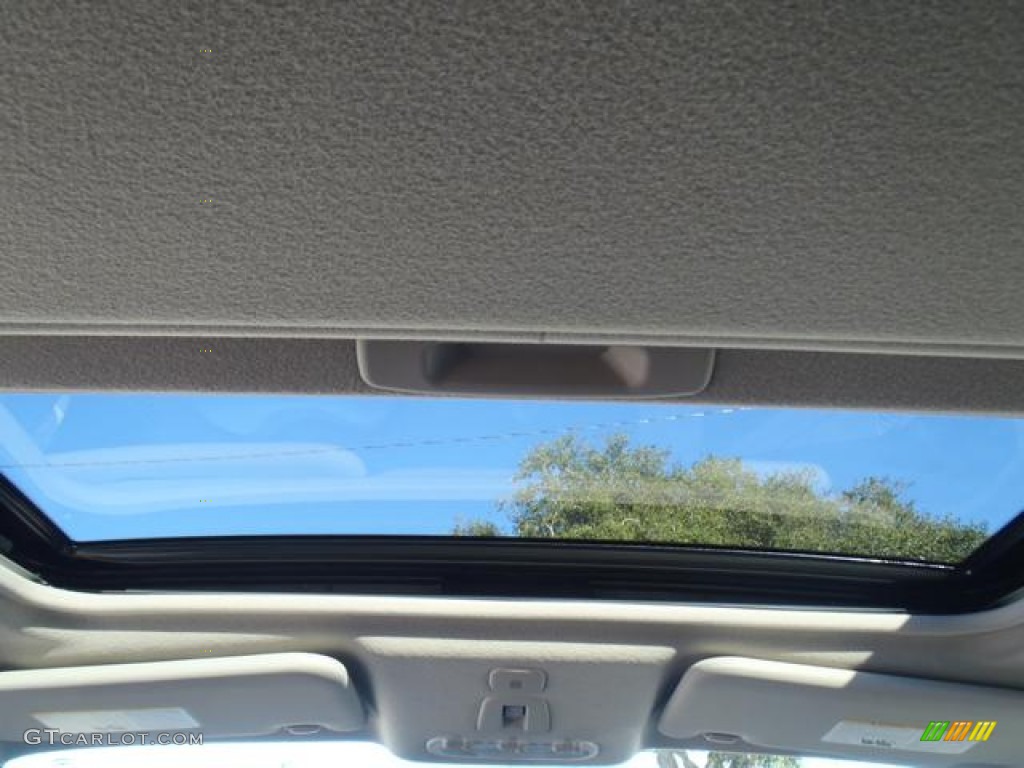2012 Nissan Juke SV Sunroof Photos