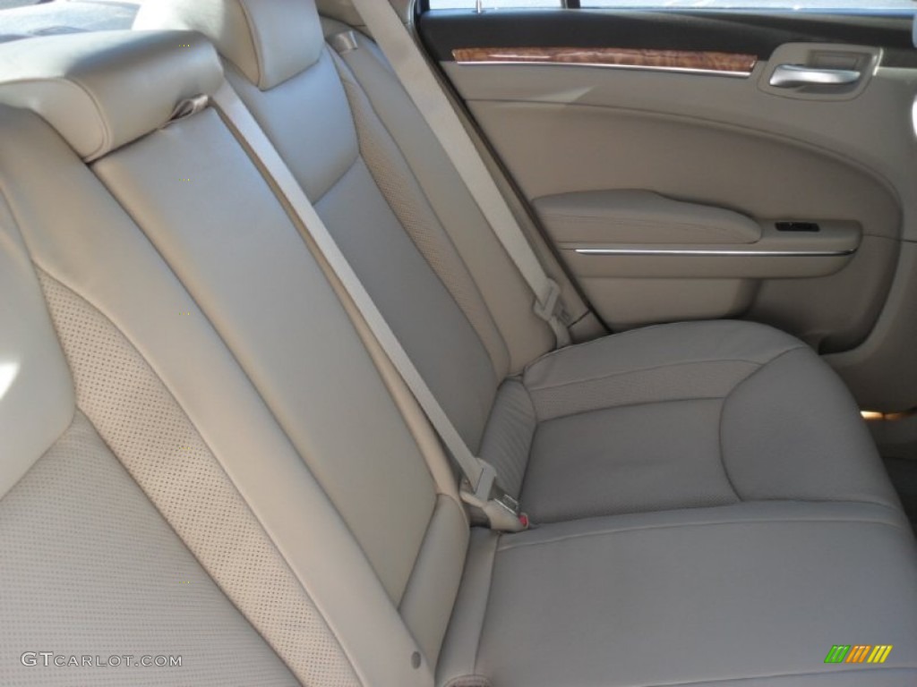 2012 300 Limited - Luxury Brown Pearl / Black/Light Frost Beige photo #21