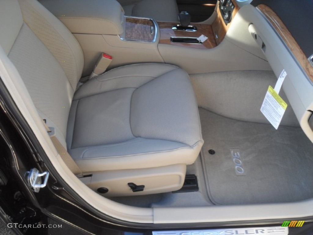 2012 300 Limited - Luxury Brown Pearl / Black/Light Frost Beige photo #22