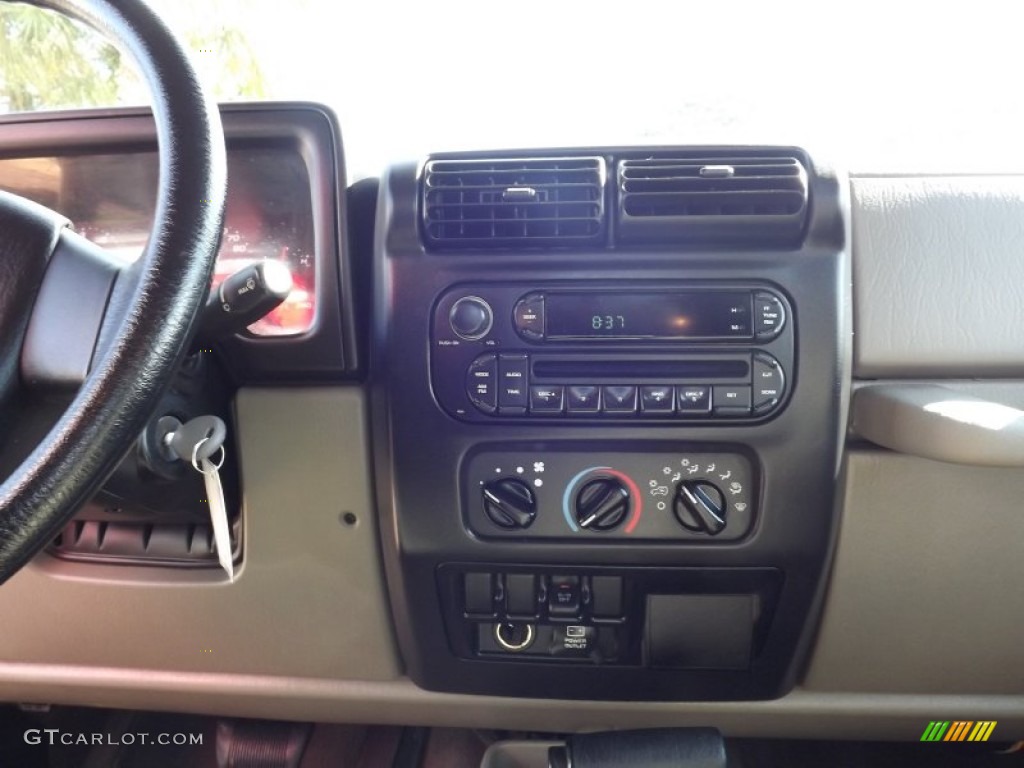 2006 Wrangler X 4x4 - Light Khaki Metallic / Khaki photo #10