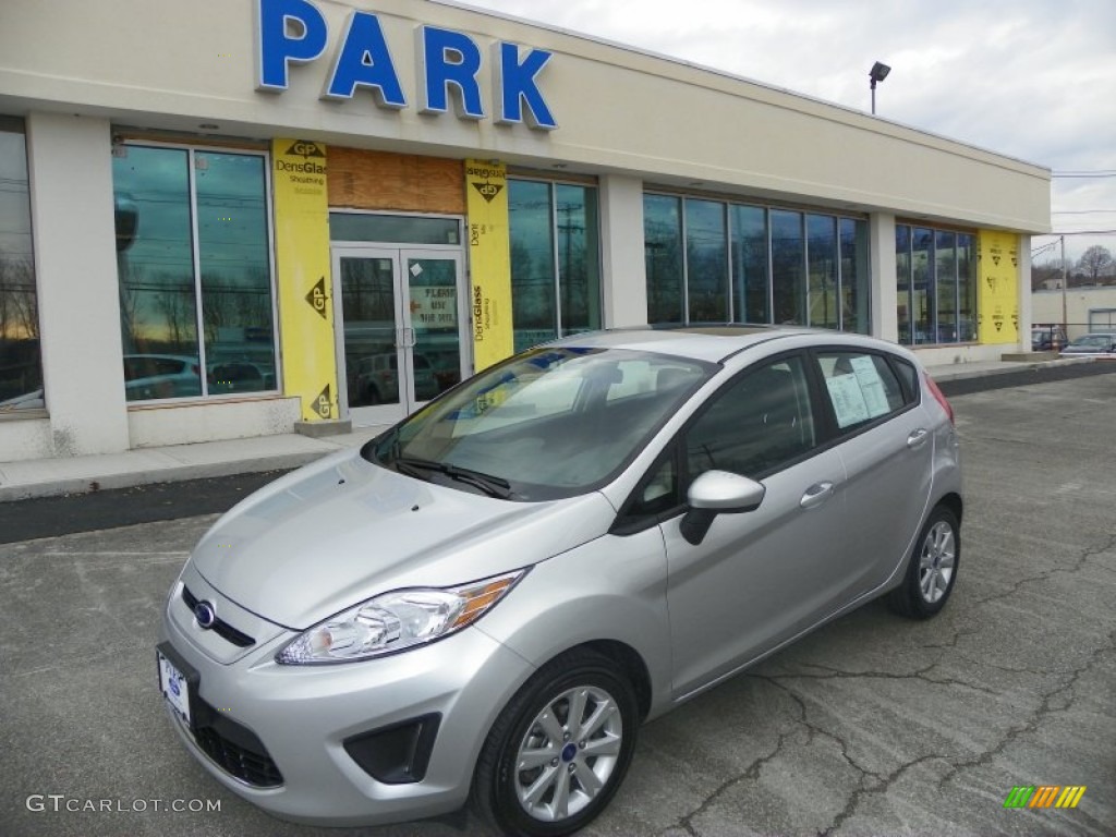 2011 Fiesta SE Hatchback - Ingot Silver Metallic / Charcoal Black/Blue Cloth photo #1