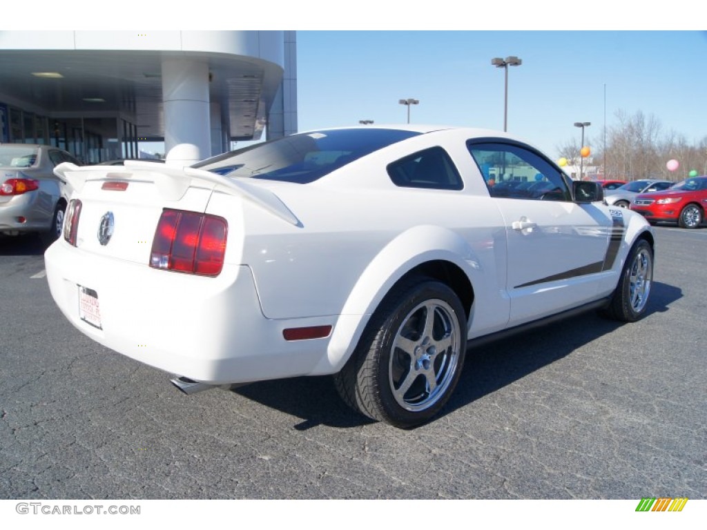 2007 Mustang V6 Deluxe Coupe - Performance White / Light Graphite photo #3