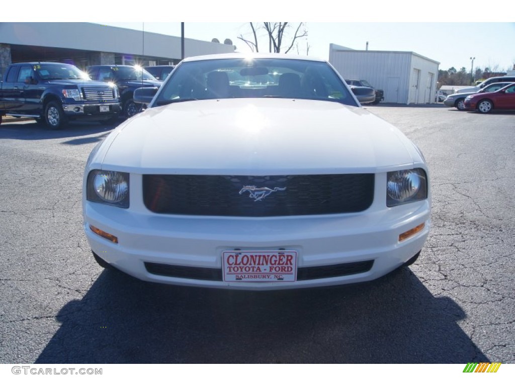 2007 Mustang V6 Deluxe Coupe - Performance White / Light Graphite photo #7