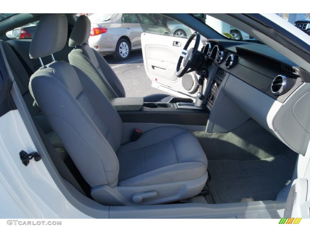 2007 Mustang V6 Deluxe Coupe - Performance White / Light Graphite photo #12