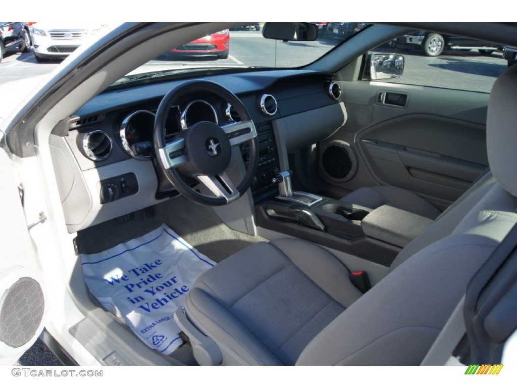 2007 Mustang V6 Deluxe Coupe - Performance White / Light Graphite photo #18