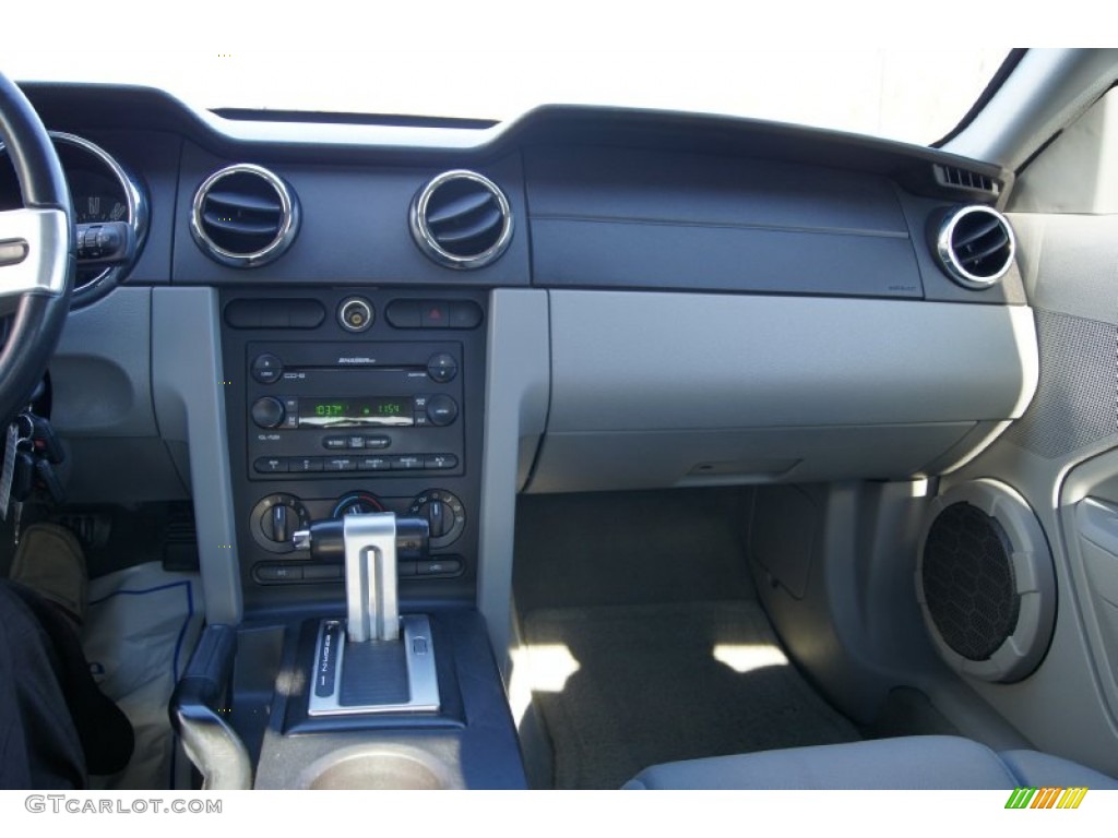 2007 Mustang V6 Deluxe Coupe - Performance White / Light Graphite photo #26