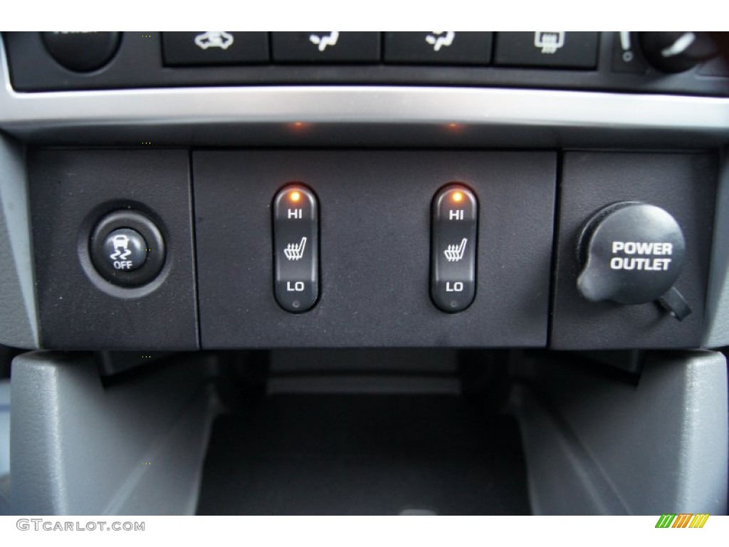2005 Dodge Durango Limited 4x4 Controls Photo #58921733