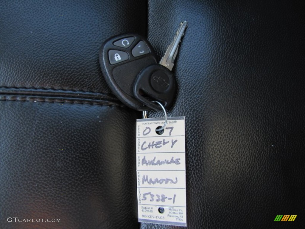 2007 Chevrolet Avalanche LTZ 4WD Keys Photos