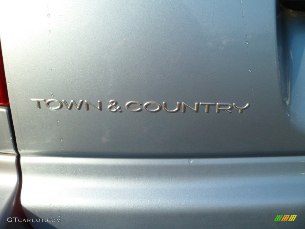 2003 Town & Country LX - Butane Blue Pearl / Taupe photo #14