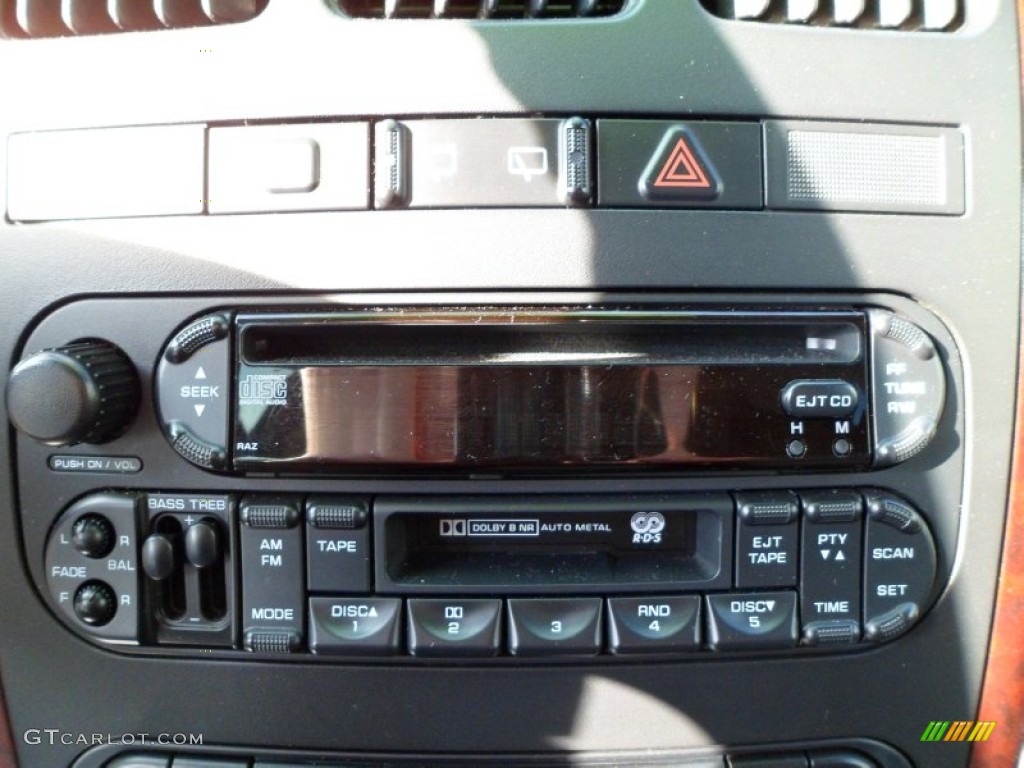 2003 Chrysler Town & Country LX Audio System Photo #58925150