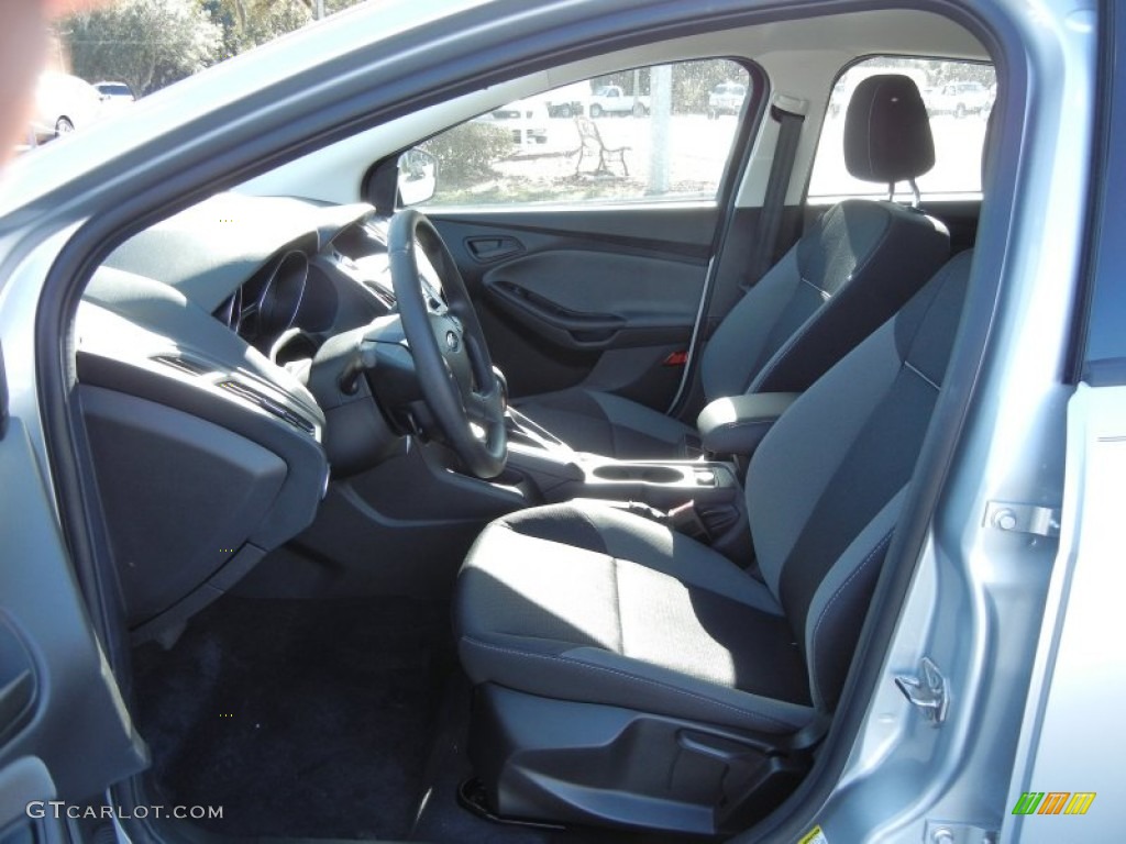 2012 Focus SE 5-Door - Ingot Silver Metallic / Charcoal Black photo #5