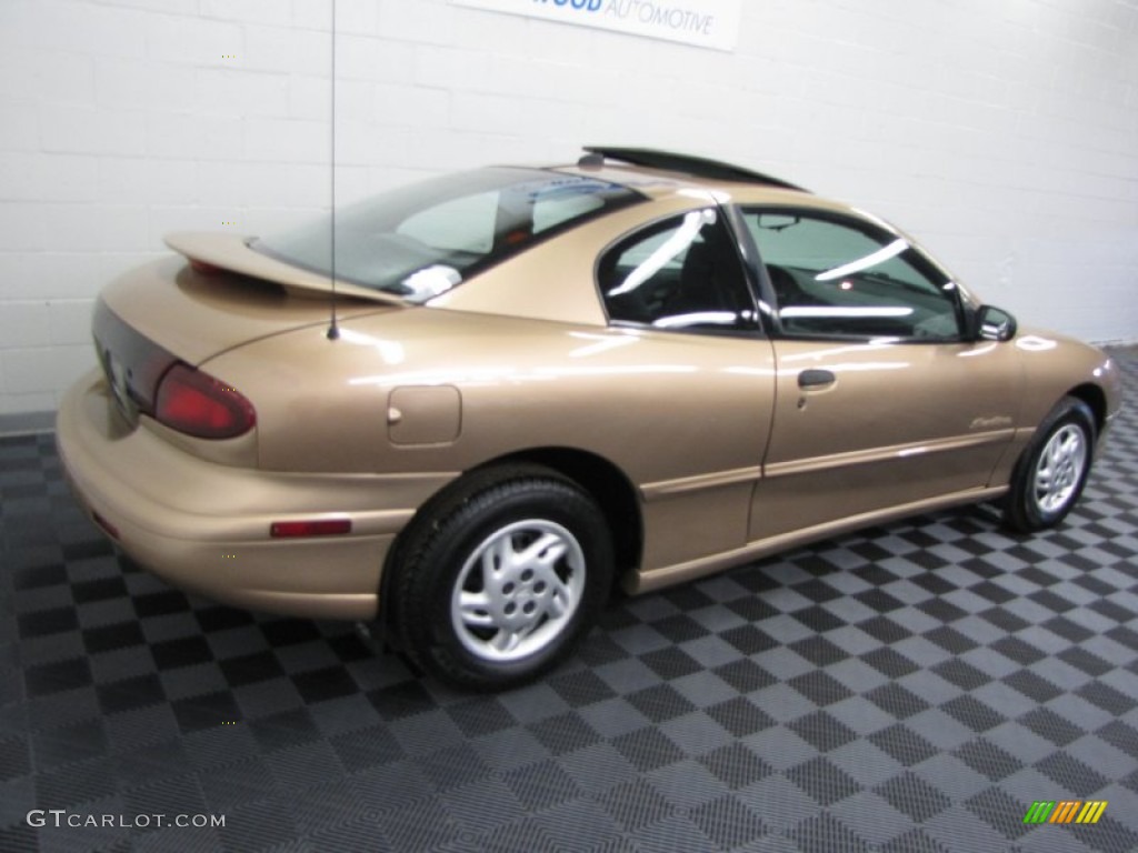 1998 Sunfire SE Coupe - Gold Metallic / Black photo #4