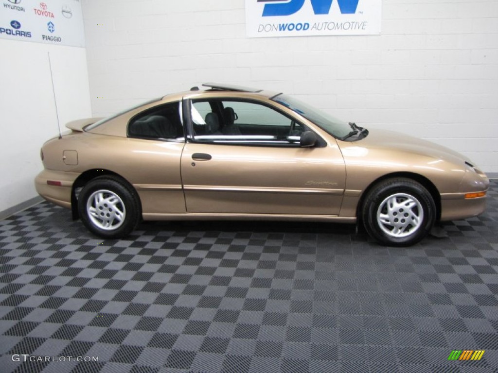 1998 Sunfire SE Coupe - Gold Metallic / Black photo #6