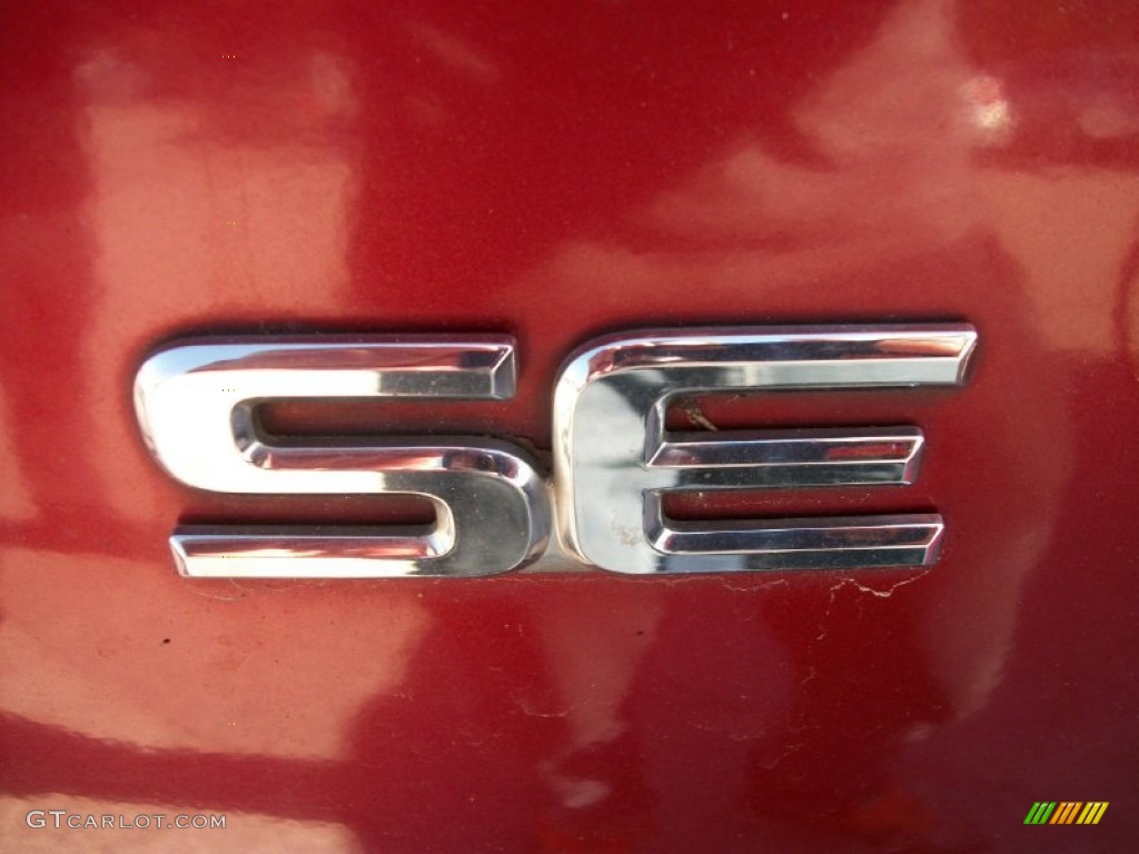 1996 Nissan Pathfinder SE 4x4 Marks and Logos Photos