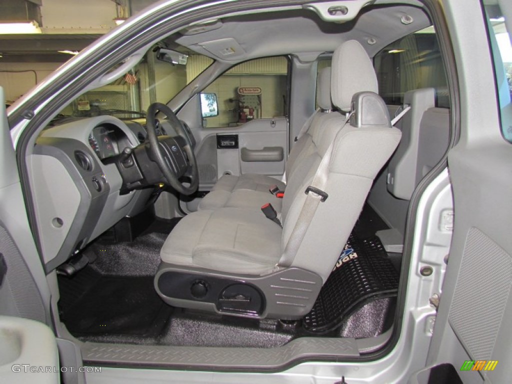 2005 F150 XL Regular Cab - Silver Metallic / Medium Flint Grey photo #9