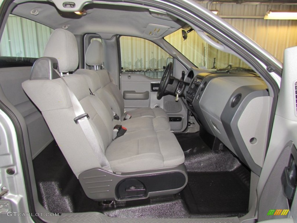 2005 F150 XL Regular Cab - Silver Metallic / Medium Flint Grey photo #10