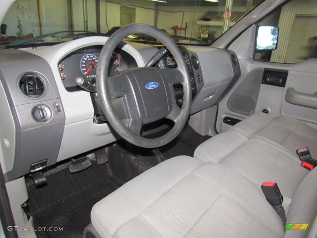 2005 F150 XL Regular Cab - Silver Metallic / Medium Flint Grey photo #12