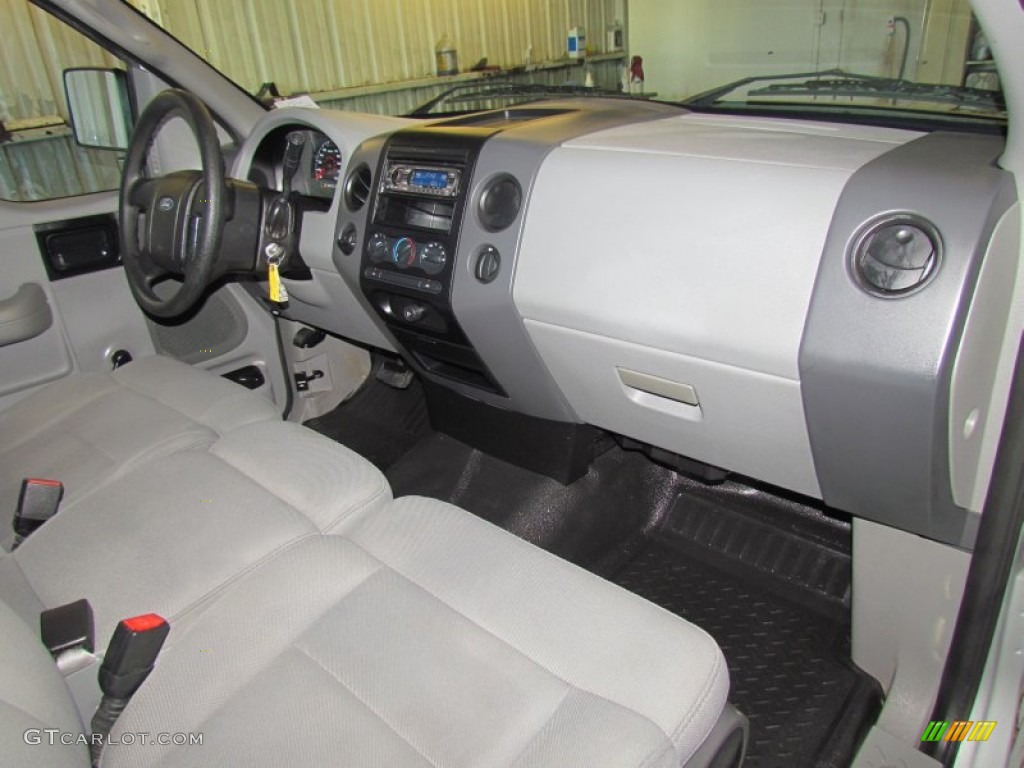 2005 F150 XL Regular Cab - Silver Metallic / Medium Flint Grey photo #13