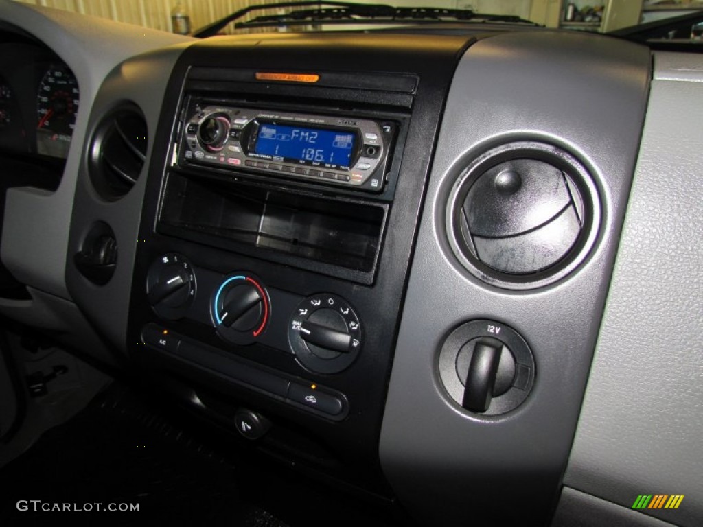 2005 F150 XL Regular Cab - Silver Metallic / Medium Flint Grey photo #14