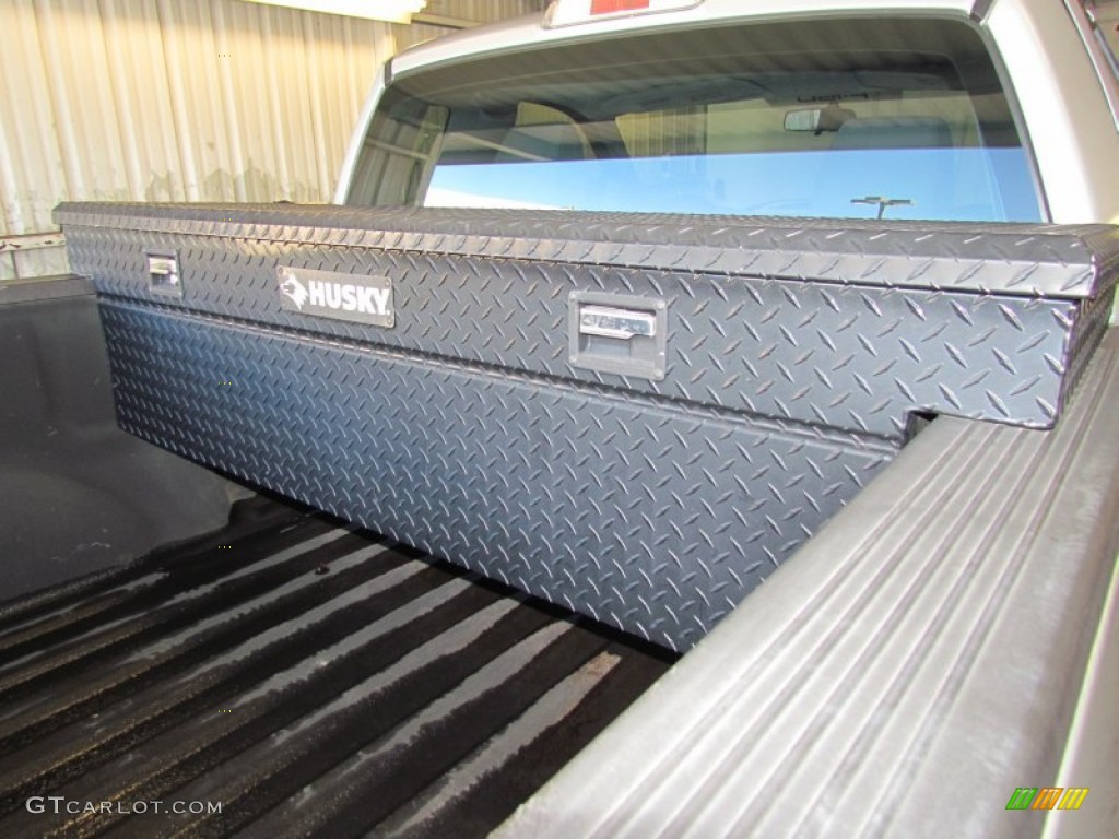 2005 F150 XL Regular Cab - Silver Metallic / Medium Flint Grey photo #17