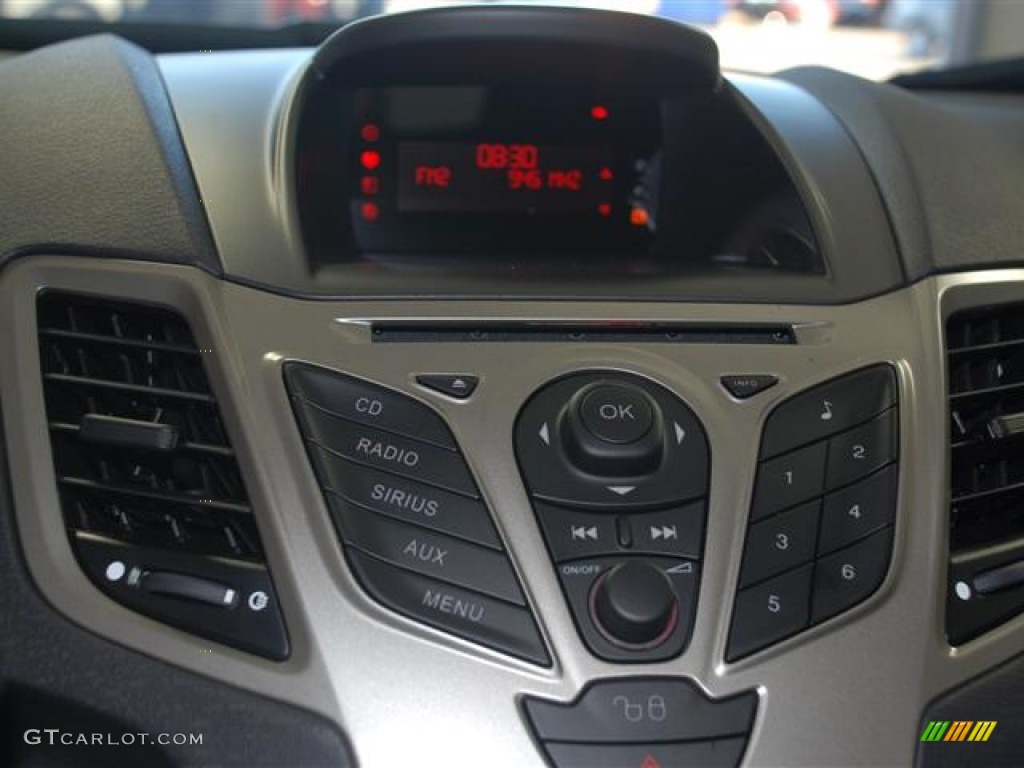 2012 Ford Fiesta SE Hatchback Controls Photo #58933074
