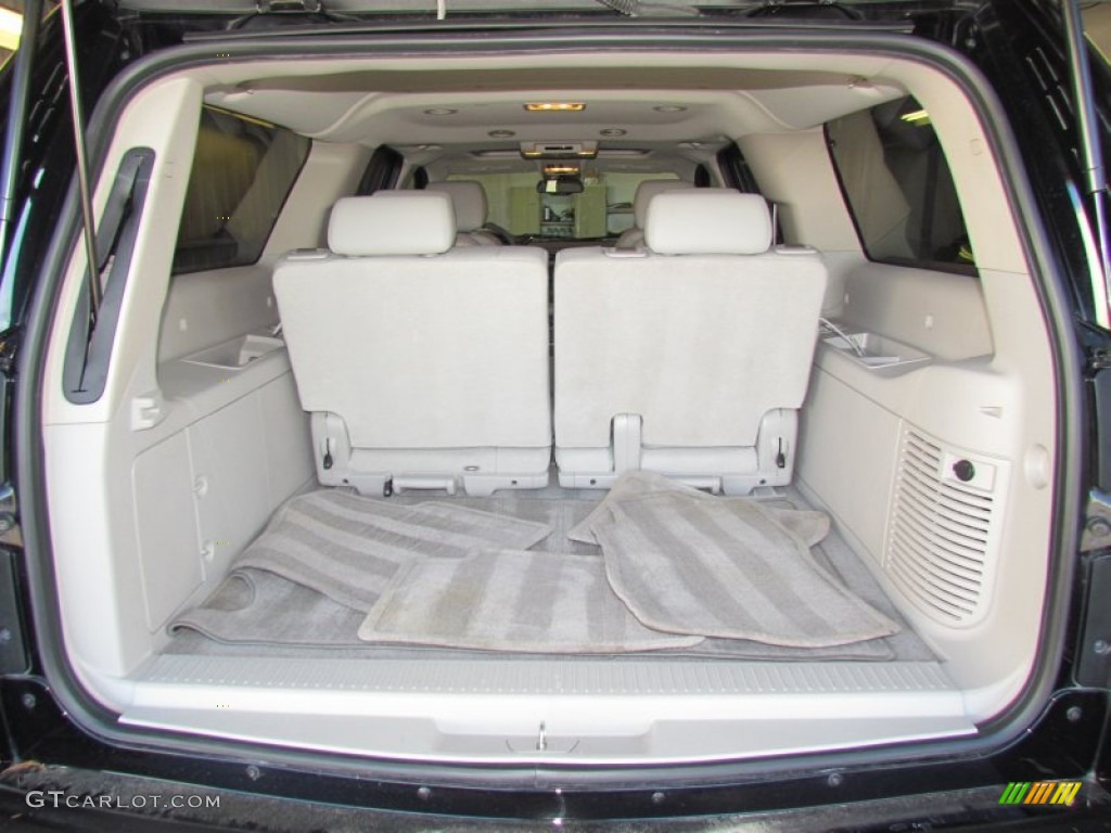 2010 Chevrolet Suburban LTZ Trunk Photos