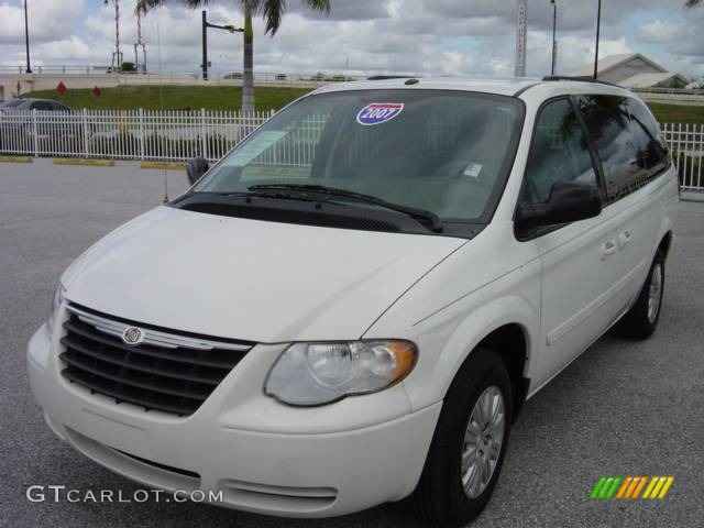 2007 Town & Country LX - Stone White / Medium Slate Gray photo #2