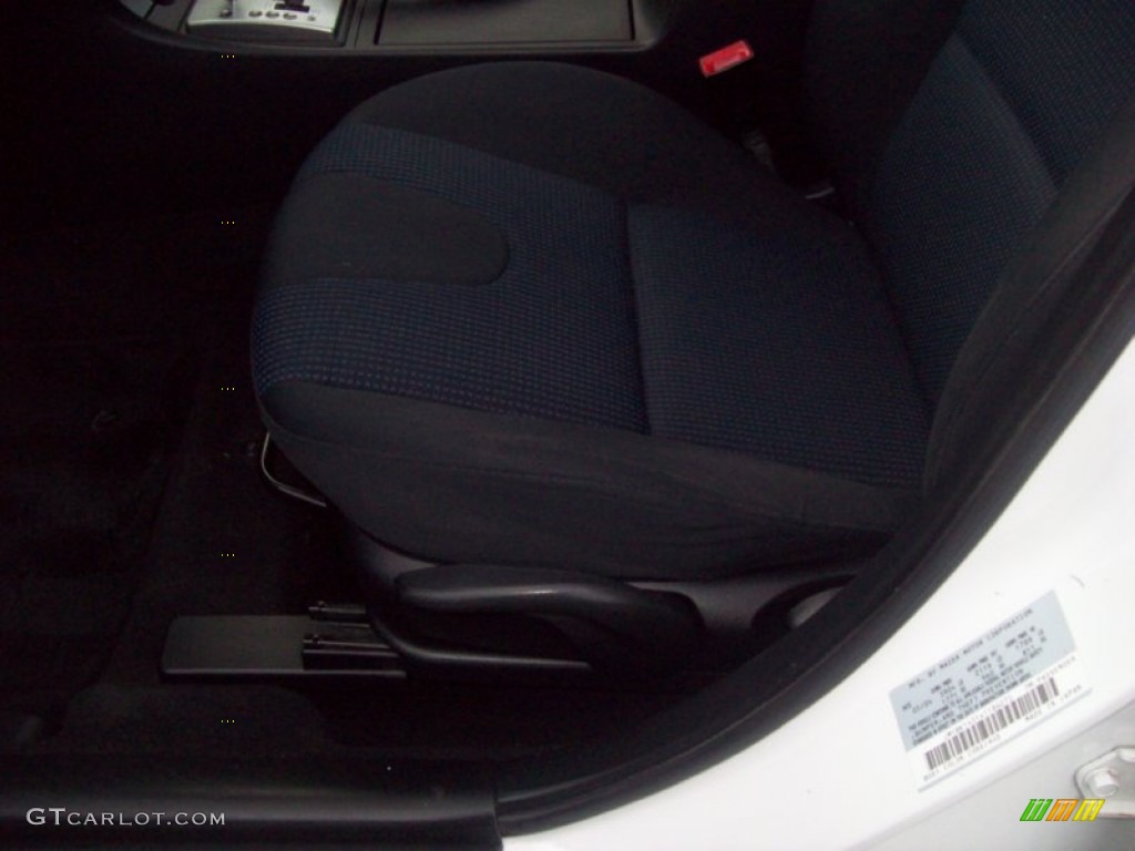 2004 MAZDA3 s Hatchback - Rally White / Black/Red photo #12
