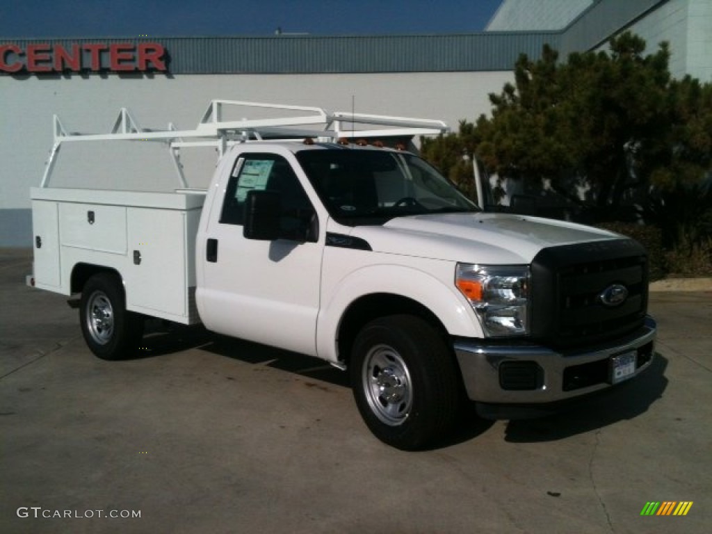 Oxford White Ford F350 Super Duty