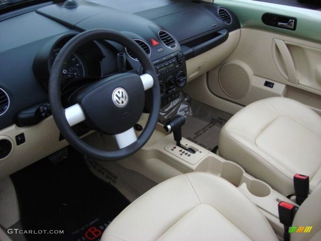 Cream Interior 2007 Volkswagen New Beetle 2.5 Convertible Photo #58941675