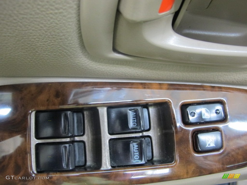 2003 Sequoia Limited 4WD - Natural White / Oak photo #44