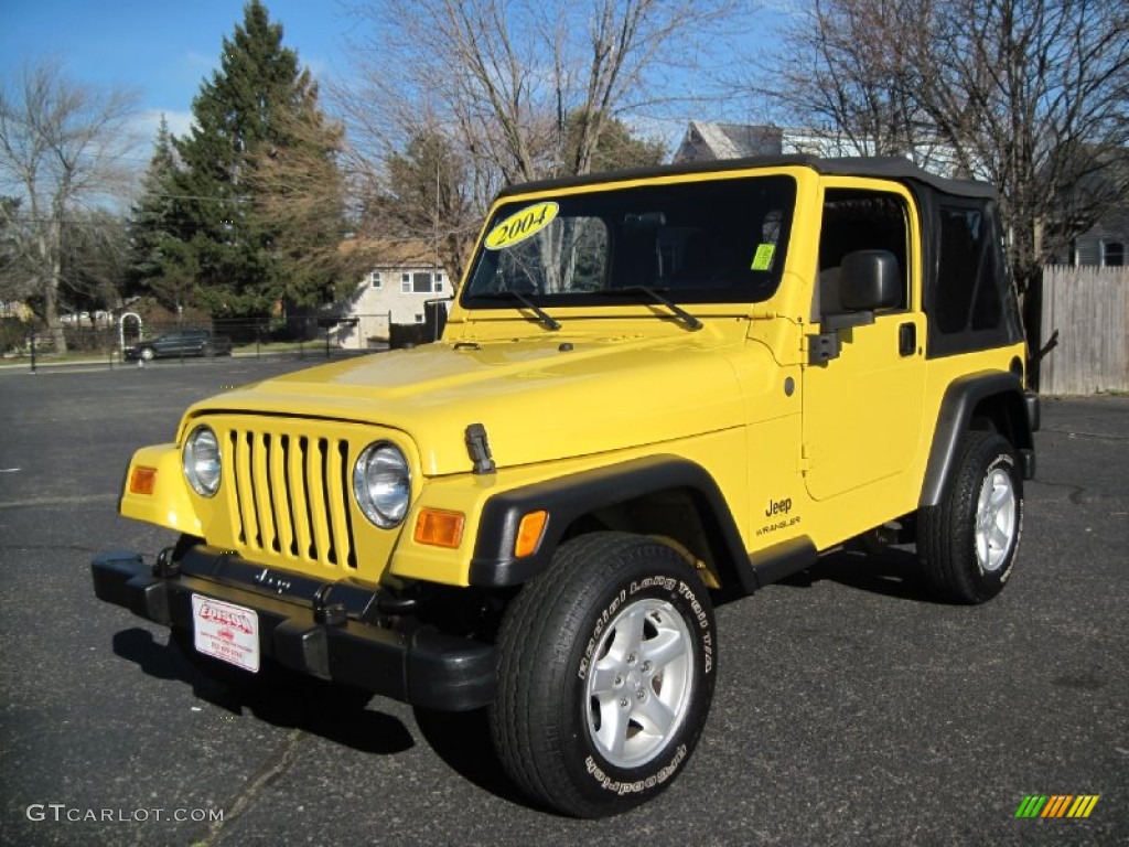 2004 Wrangler SE 4x4 - Solar Yellow / Dark Slate Gray photo #2