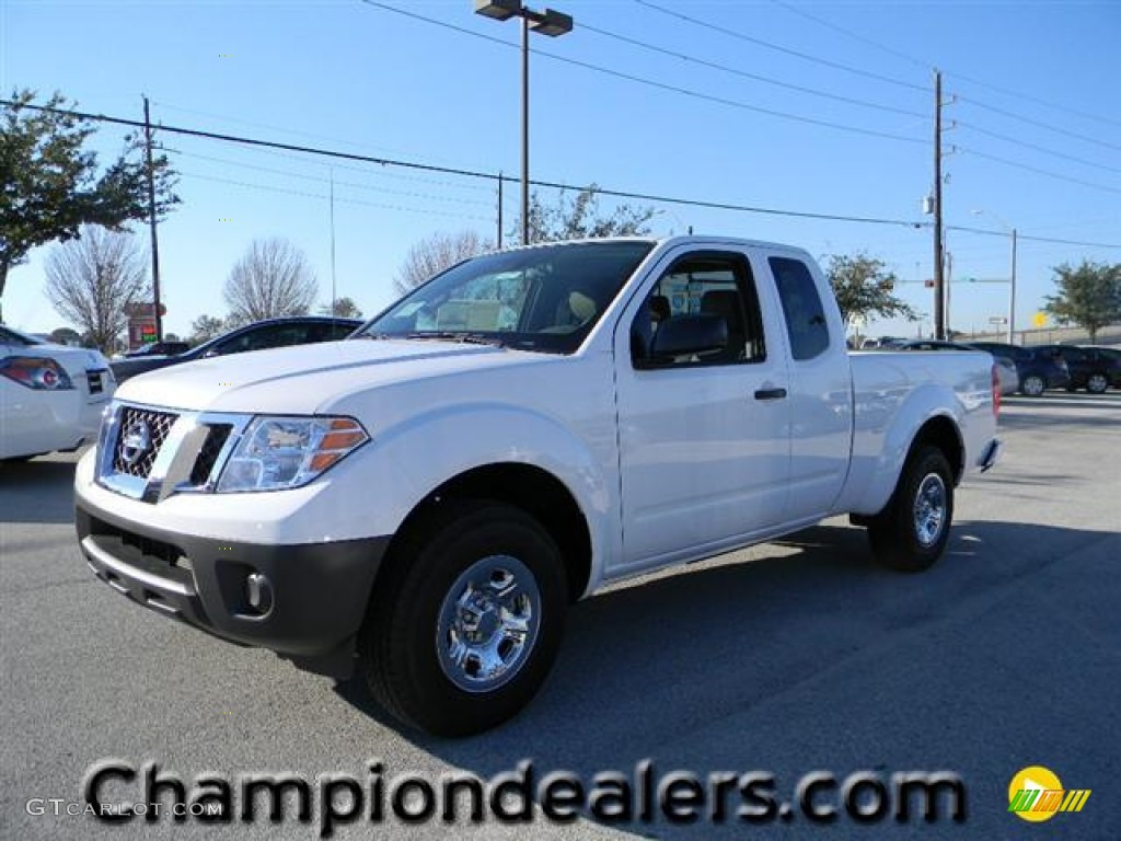 Avalanche White Nissan Frontier