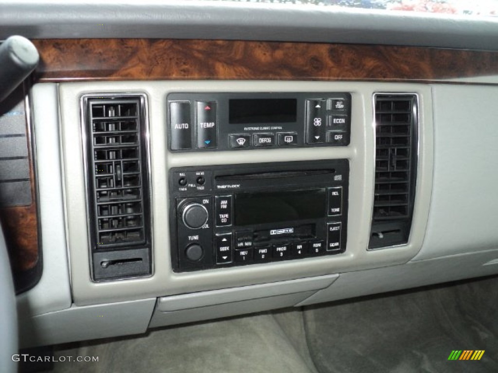 1996 Cadillac Fleetwood Standard Fleetwood Model Controls Photo #58968354