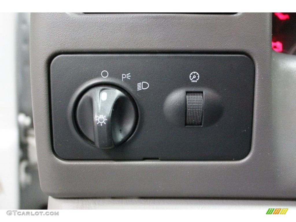 2001 Ford F350 Super Duty XLT Crew Cab Dually Controls Photo #58971712