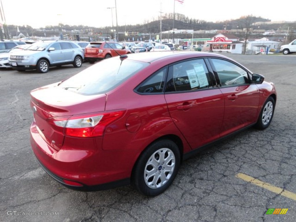 2012 Focus SE Sedan - Red Candy Metallic / Charcoal Black photo #4