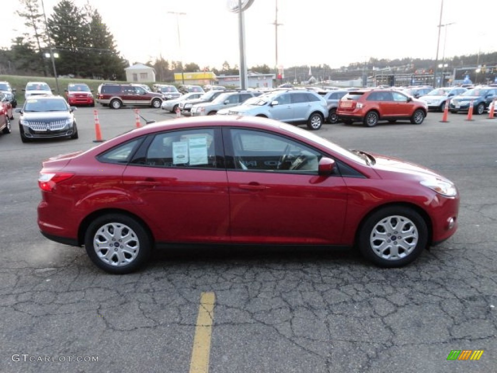 2012 Focus SE Sedan - Red Candy Metallic / Charcoal Black photo #5