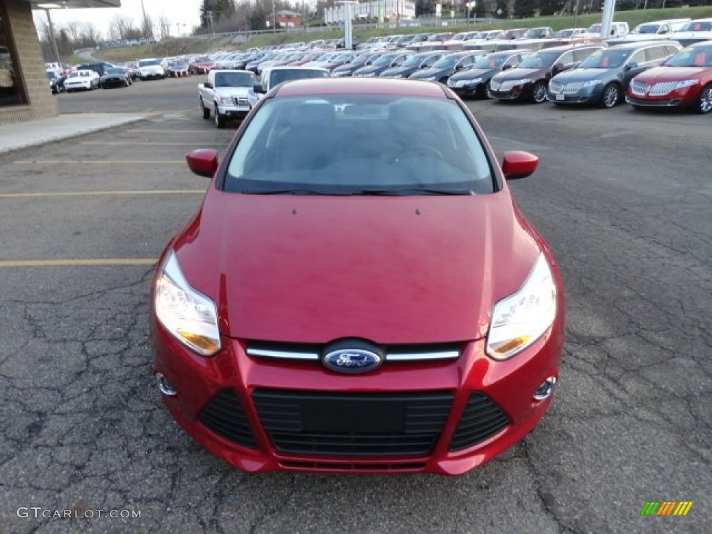 2012 Focus SE Sedan - Red Candy Metallic / Charcoal Black photo #7
